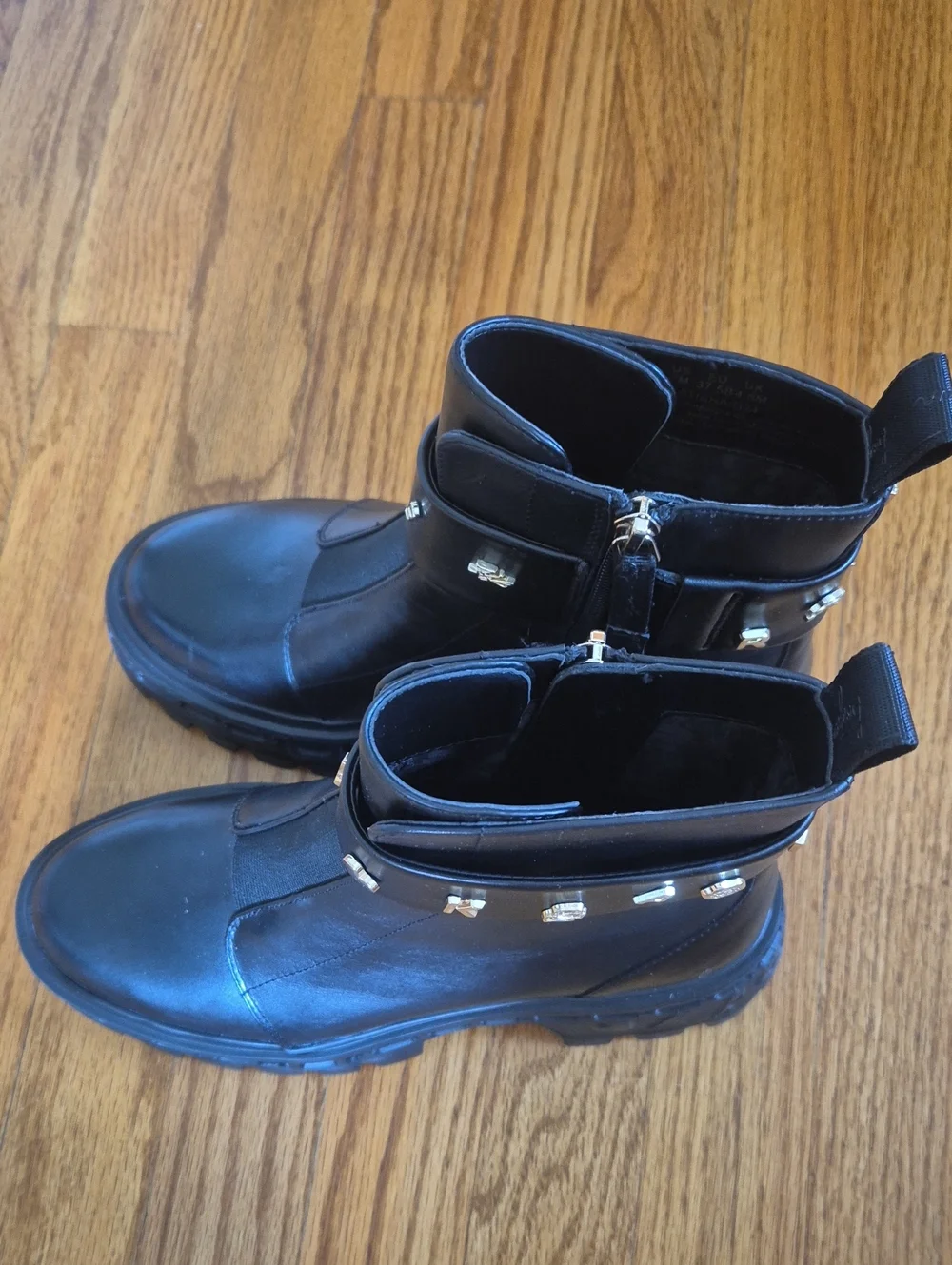NWOT KARL LAGERFELD Women's Latisha Lug Sole Chelsea Boot With Pins,size 7 NWOB